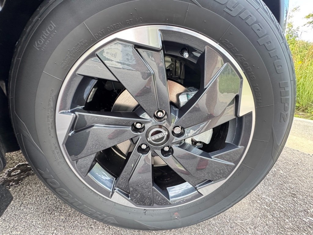 2026 Nissan Rogue SV photo 3