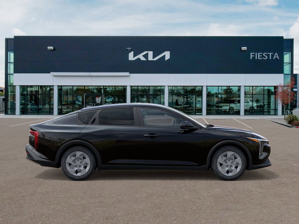 2025 Kia K4 LXS photo 7