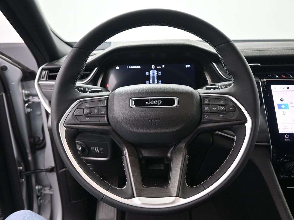 2025 Jeep Grand Cherokee Limited photo 2
