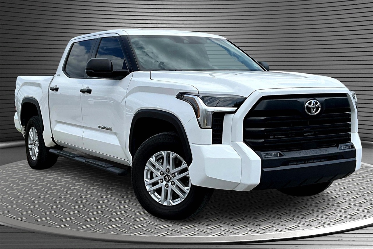 2024 Toyota Tundra SR5 photo 3