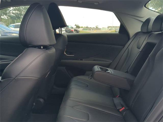2025 Hyundai Elantra Limited photo 12