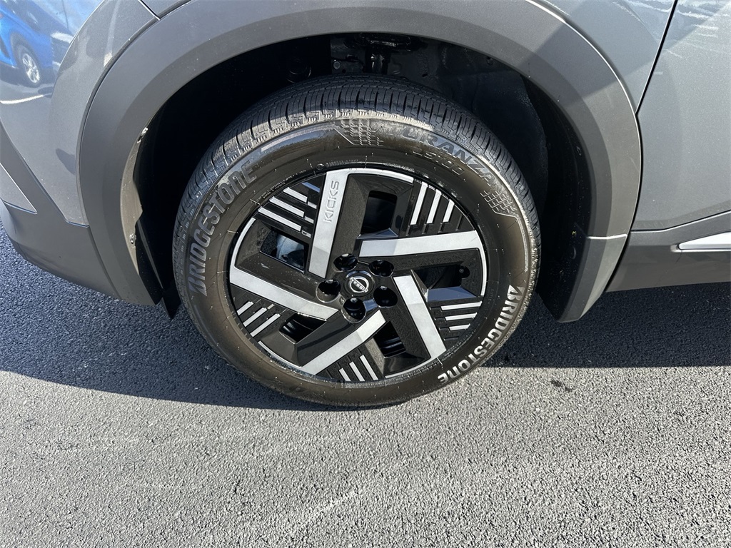 2026 Nissan Kicks SV photo 10