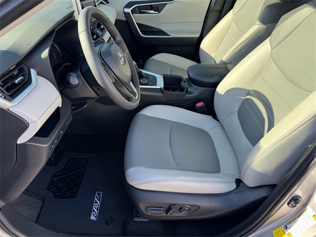 2024 Toyota RAV4 Hybrid XLE Premium photo 7