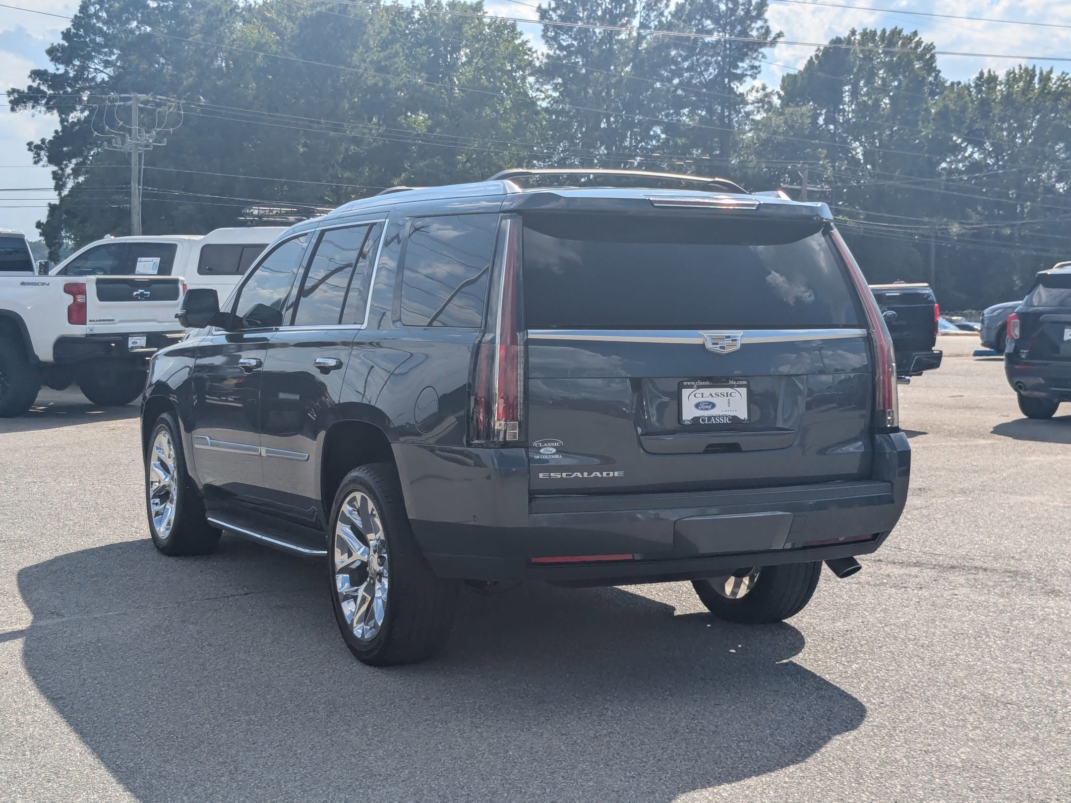 2020 Cadillac Escalade Luxury photo 3