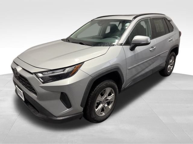 2022 Toyota RAV4 XLE's photo