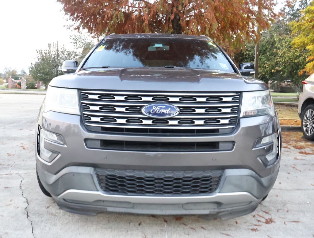 2016 Ford Explorer XLT photo 2