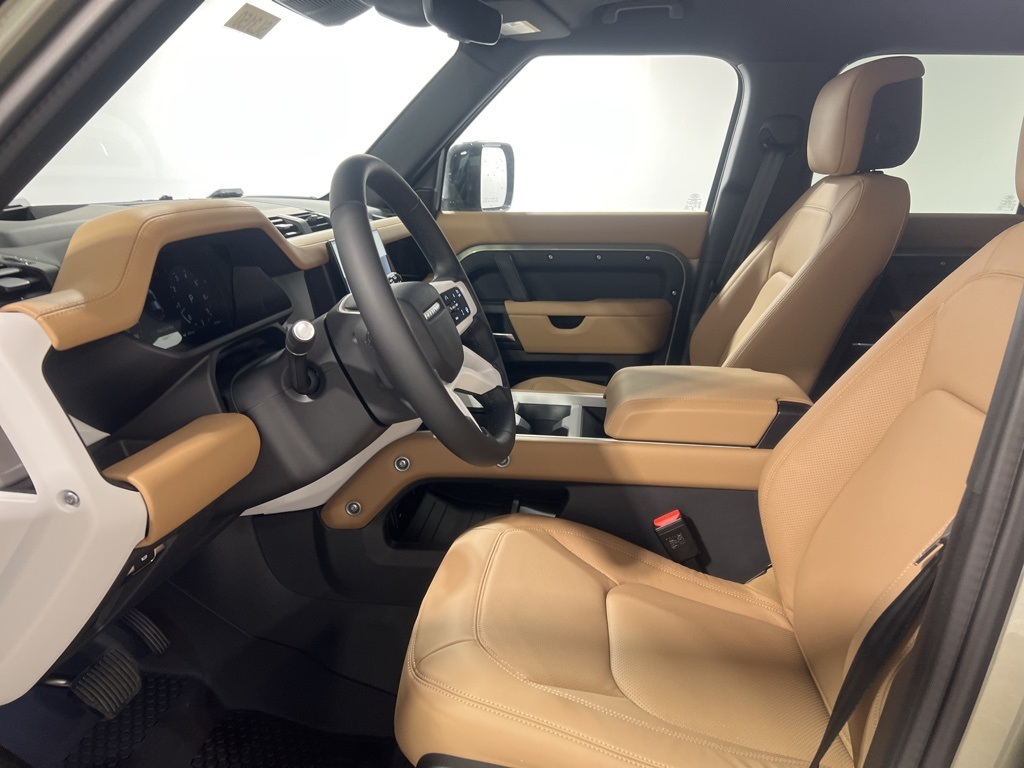 2025 Land Rover Defender 110 X-Dynamic SE photo 11