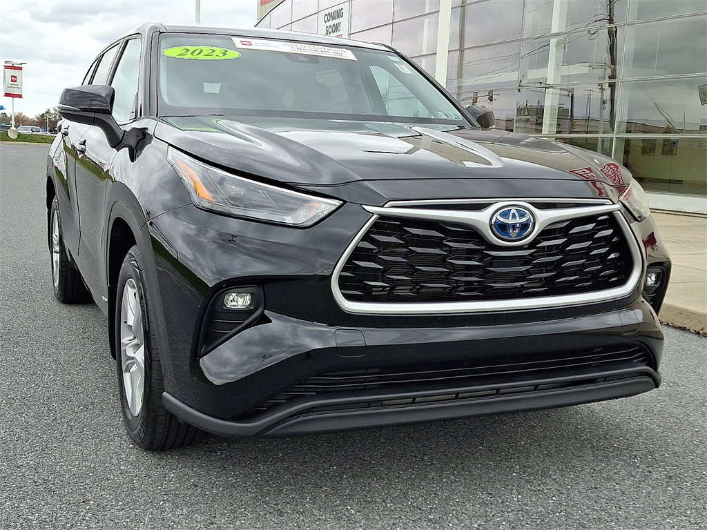 2023 Toyota Highlander Hybrid LE photo 2