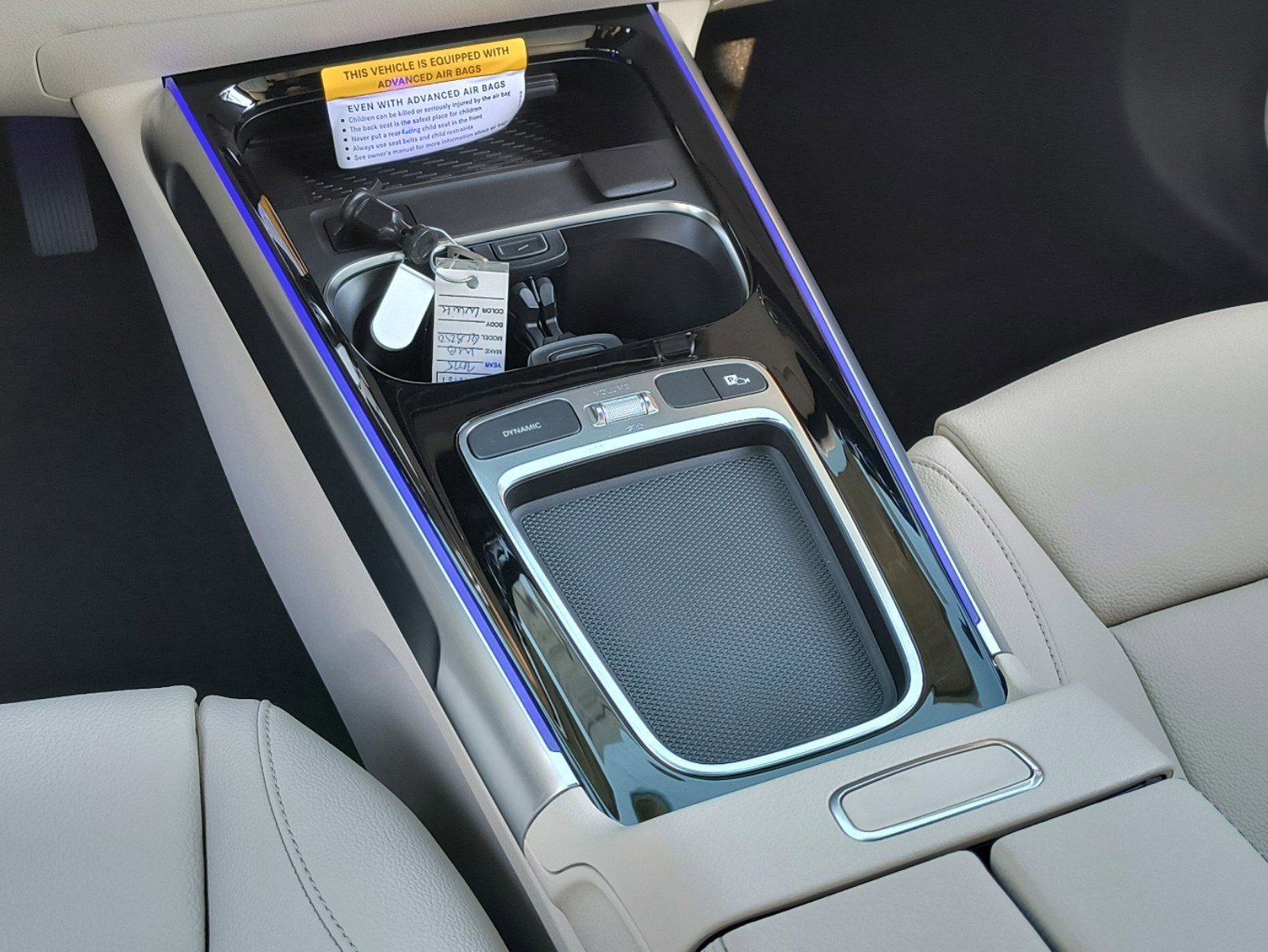 2025 Mercedes Benz GLB 250 photo 9