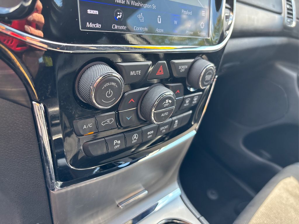 2021 Jeep Grand Cherokee Laredo X photo 28