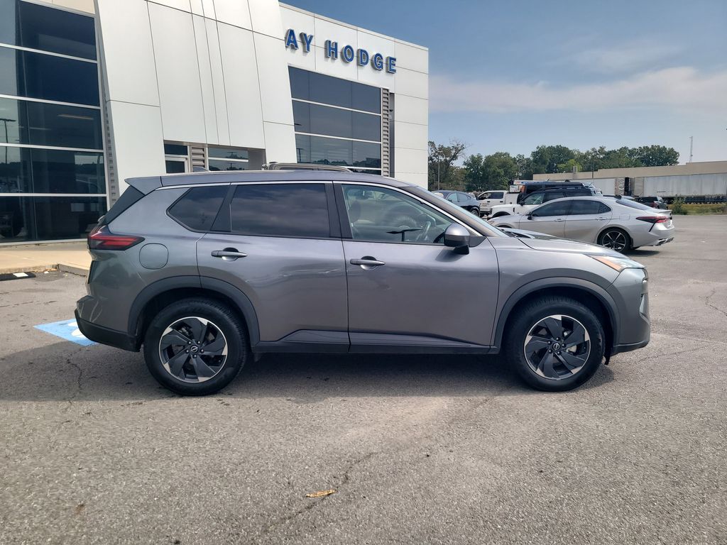 2024 Nissan Rogue SV photo 2