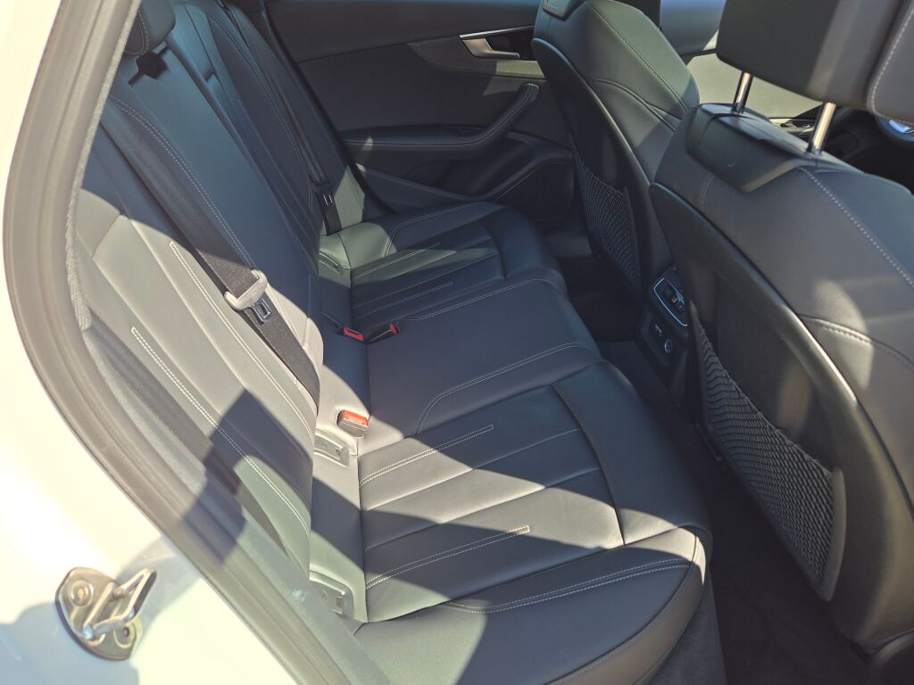 2023 Audi A4 S line Quattro Premium Plus photo 6