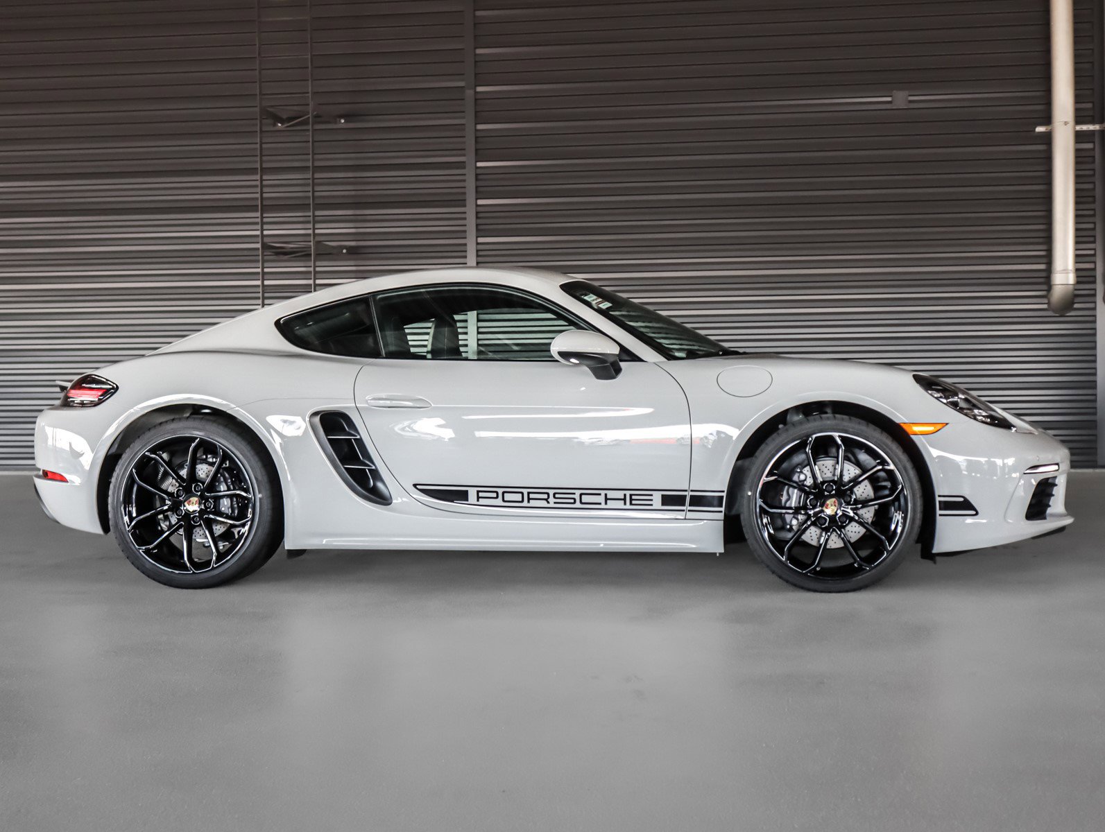 2025 Porsche Cayman photo 10