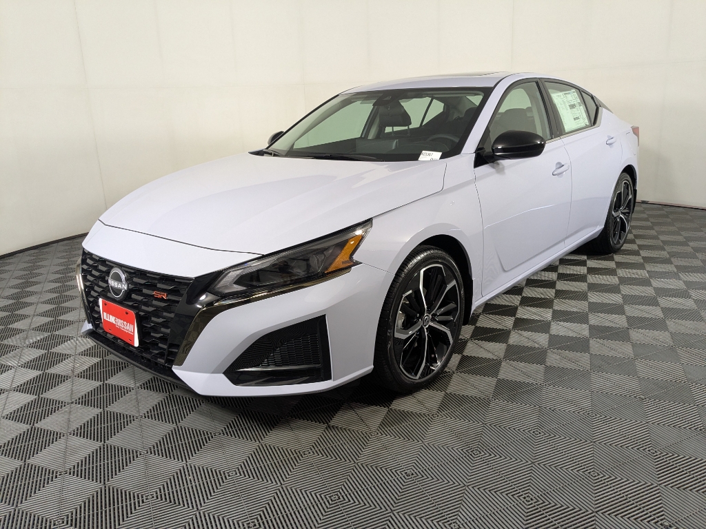 2025 Nissan Altima SR photo 3