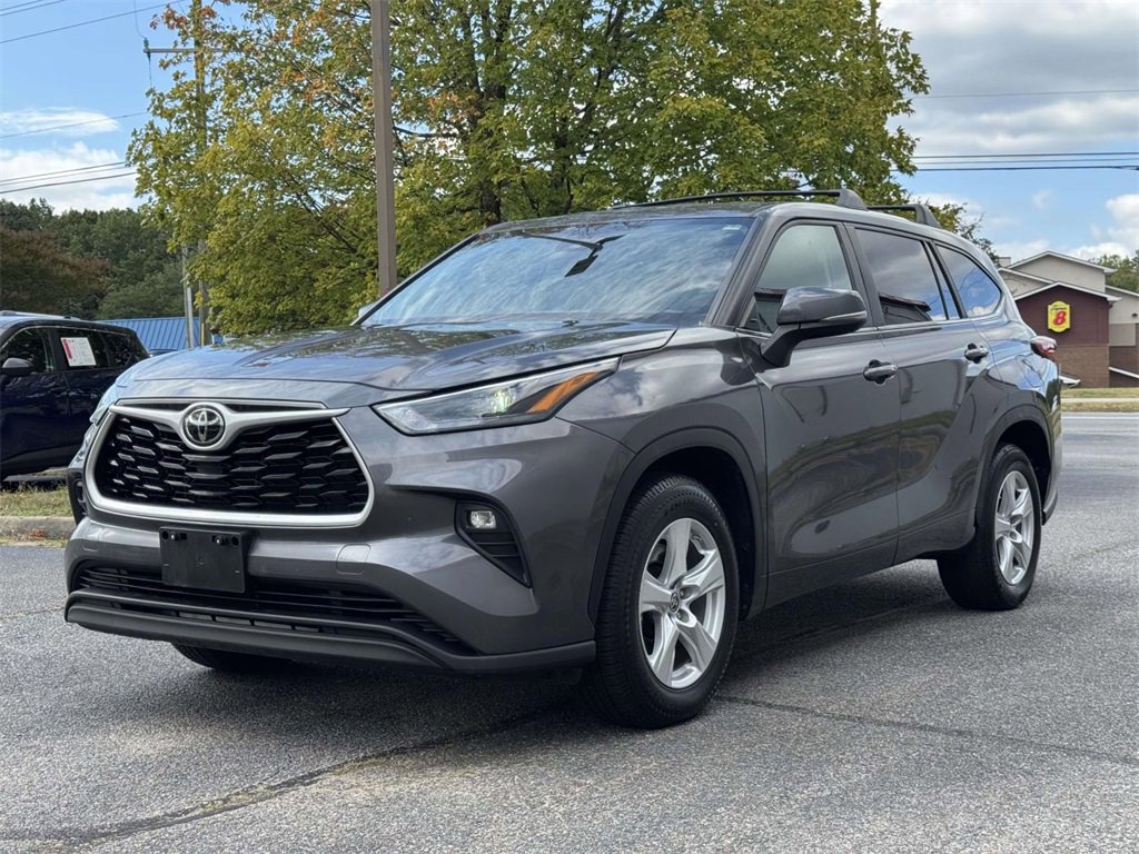 2023 Toyota Highlander LE photo 16