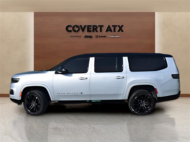 2023 Jeep Grand Wagoneer L III photo 2