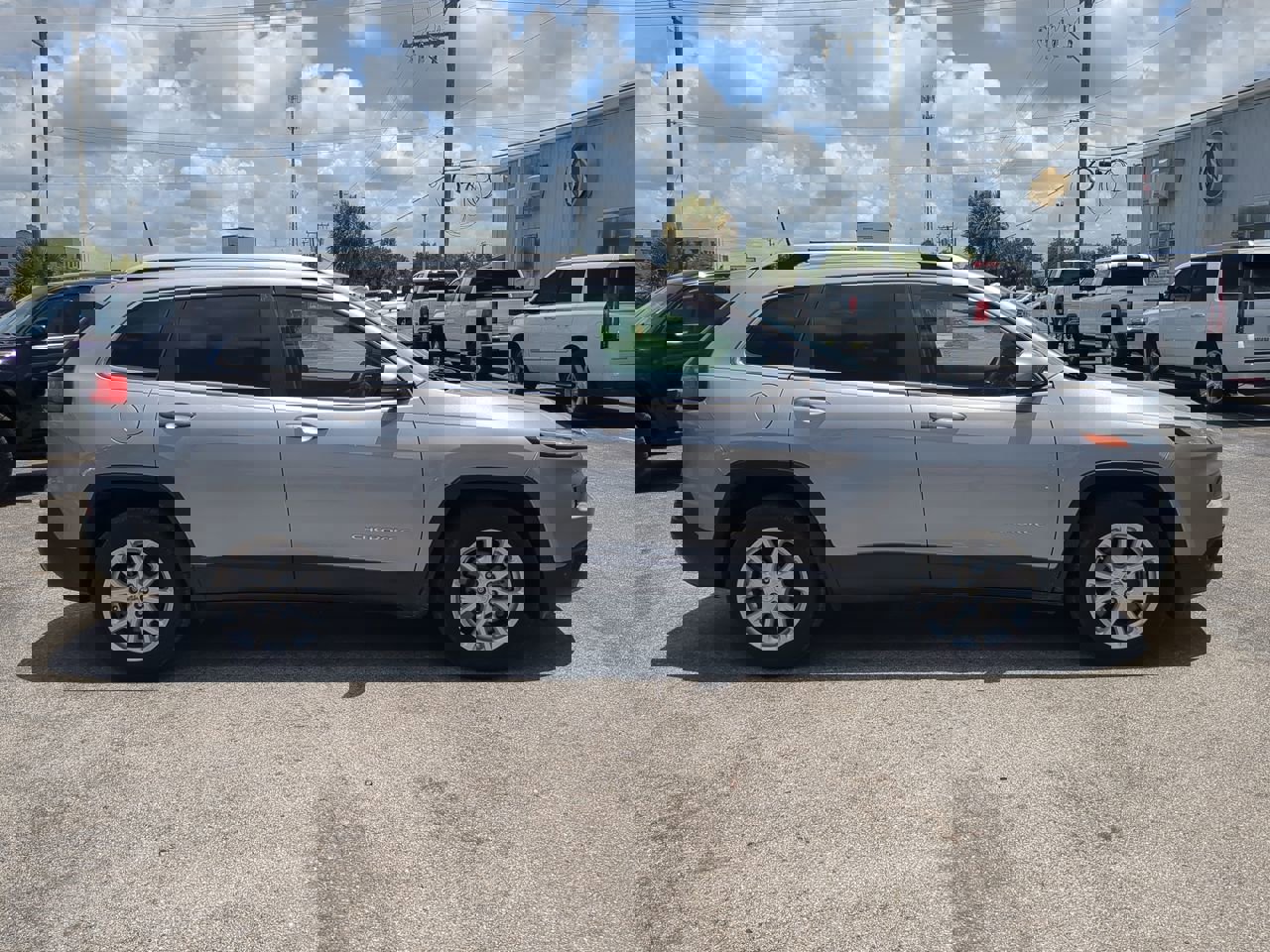 2018 Jeep Cherokee Latitude photo 2