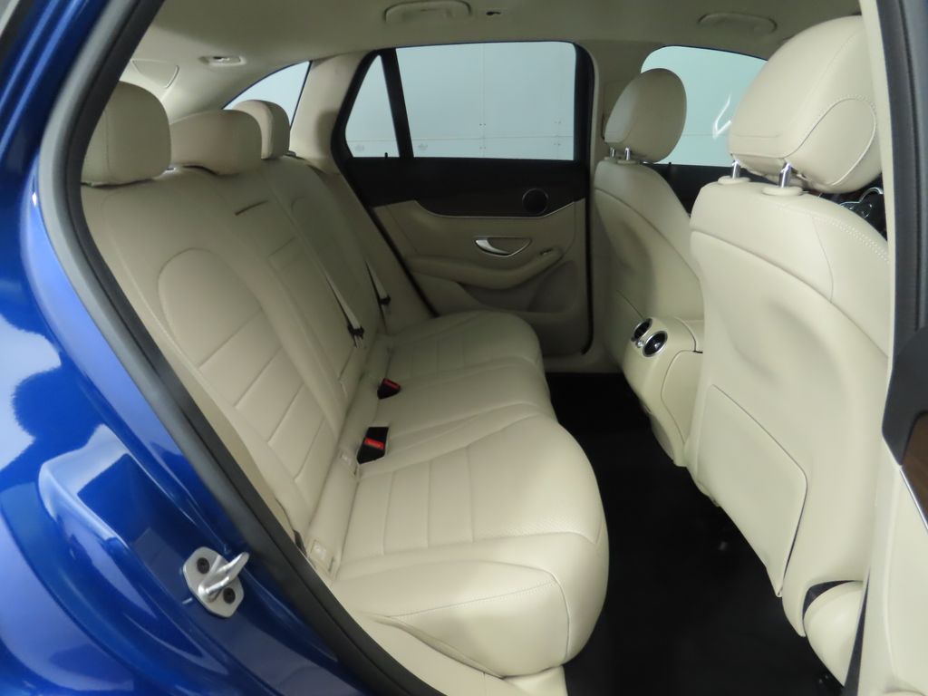 2022 Mercedes Benz GLC 300 photo 19