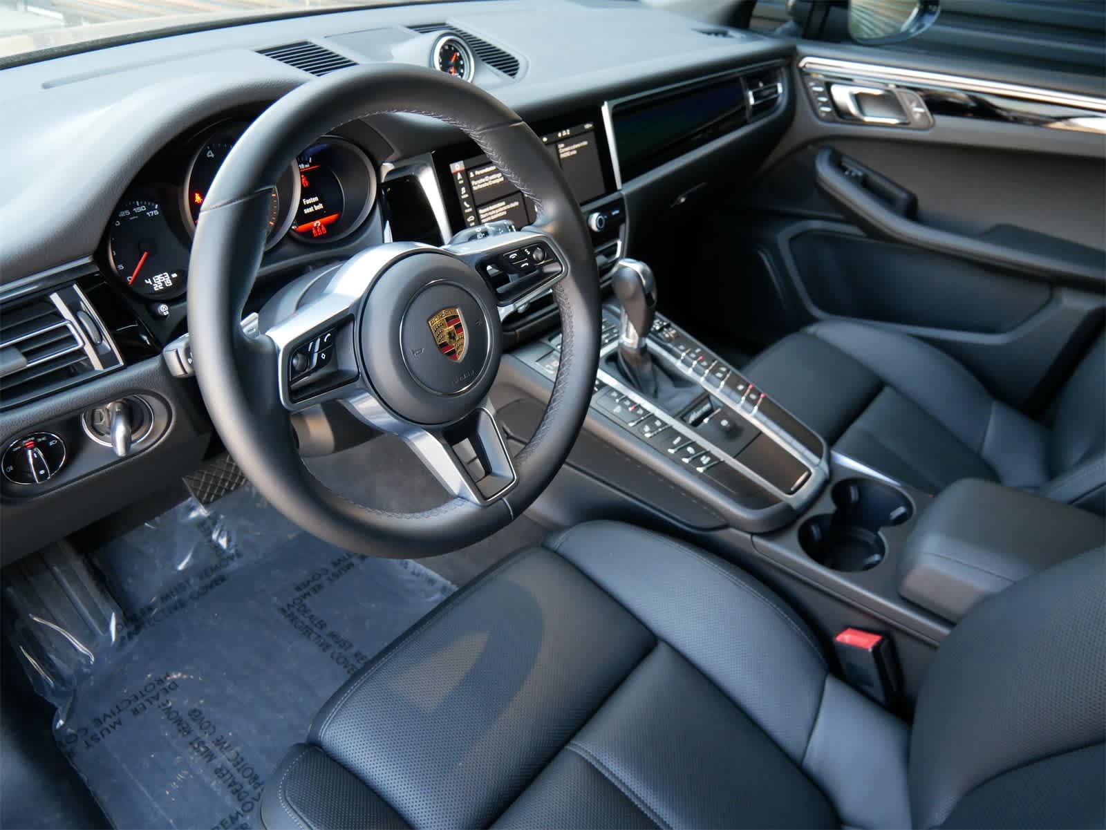2021 Porsche Macan Base photo 4