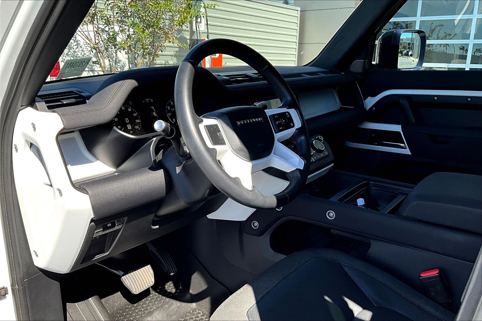 2020 Land Rover Defender 110 SE photo 2