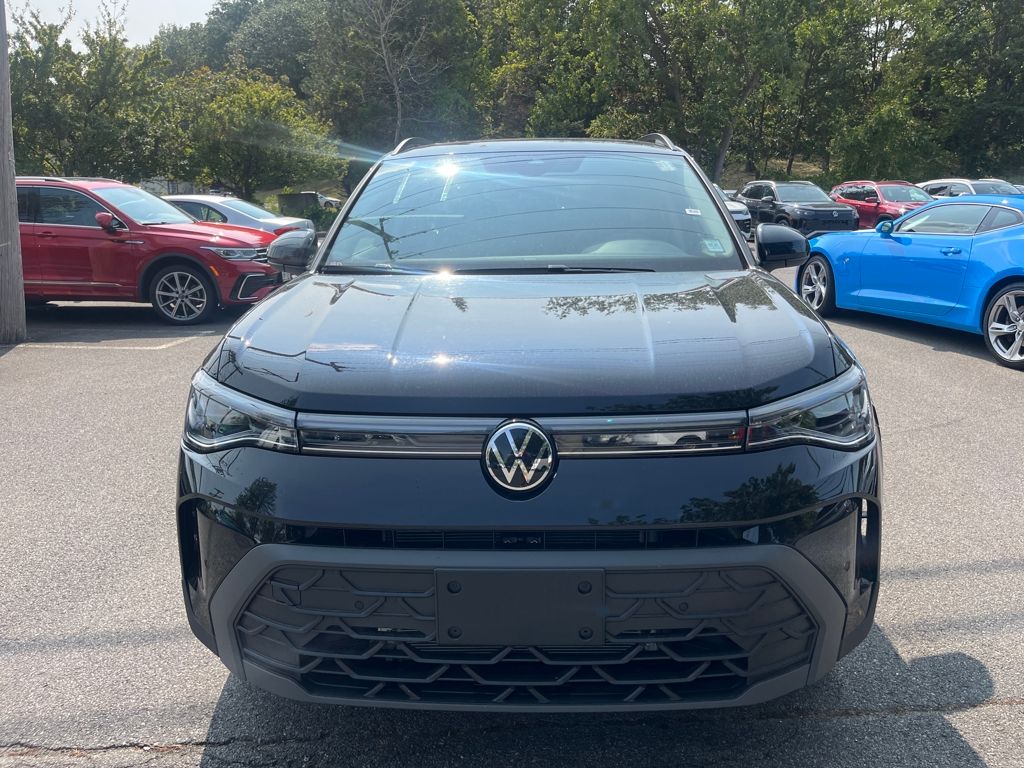 2025 Volkswagen Taos SE photo 3