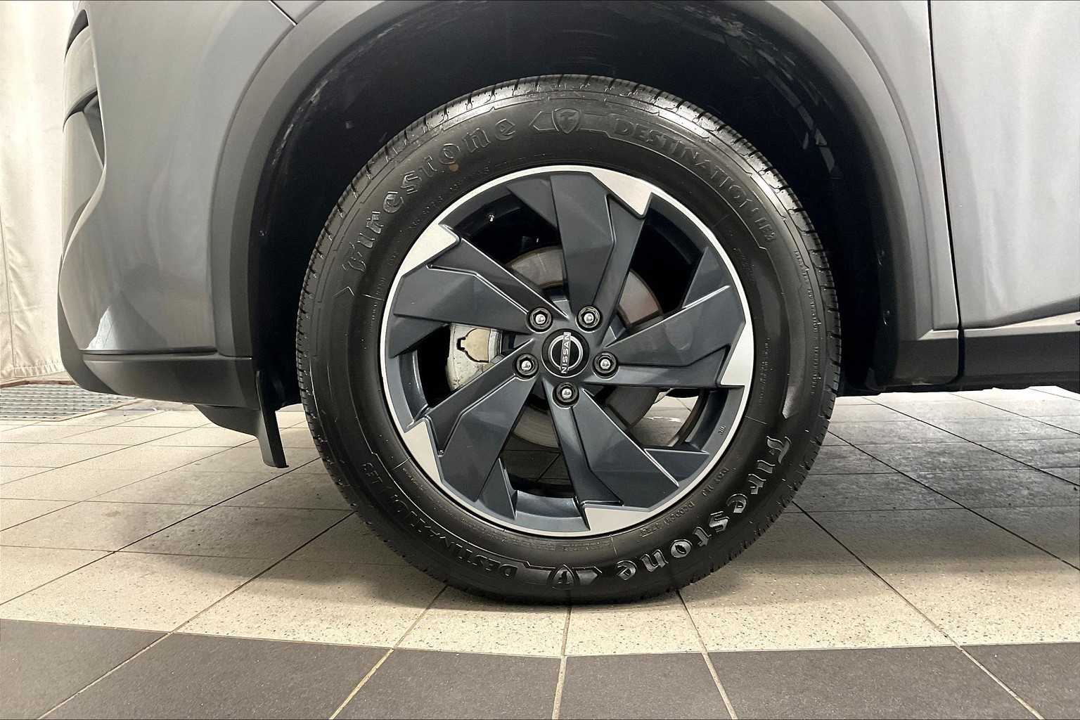 2024 Nissan Rogue SV photo 7