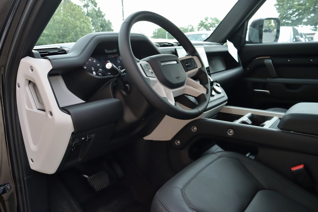 2025 Land Rover Defender 110 X-Dynamic SE photo 11
