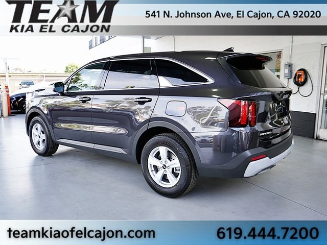 2026 Kia Sorento LX photo 2