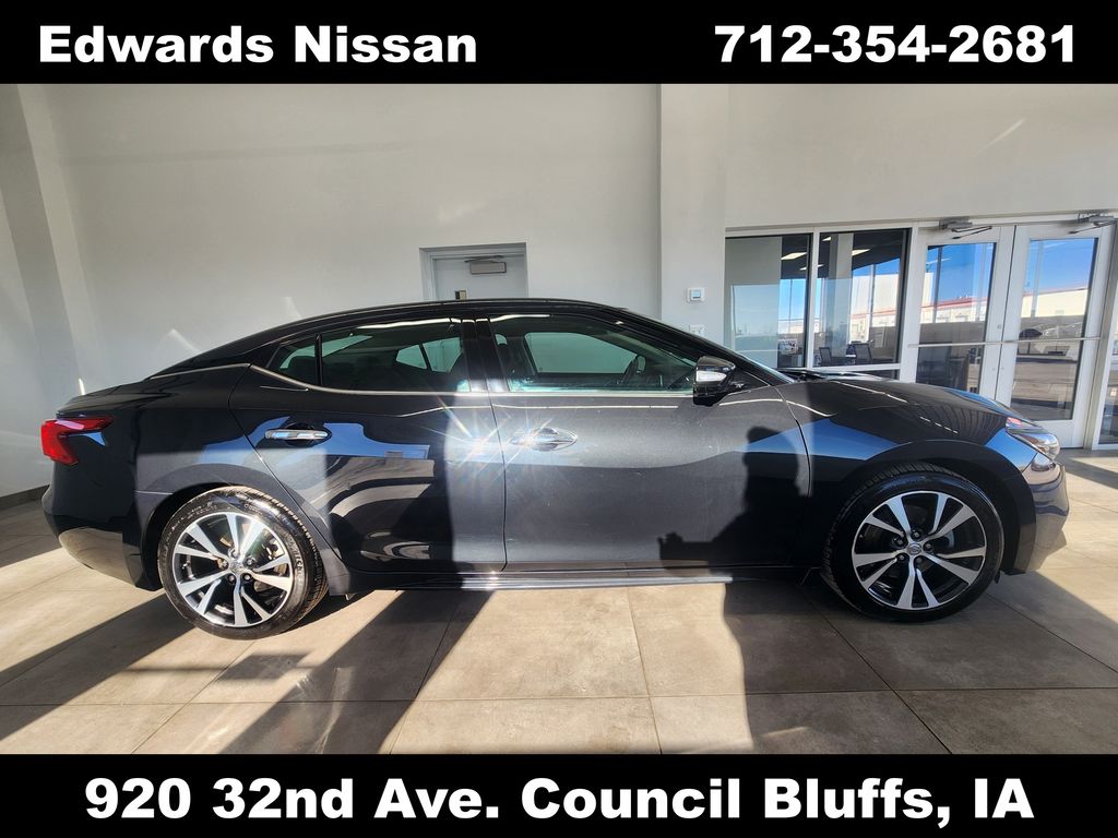 2017 Nissan Maxima Platinum's photo