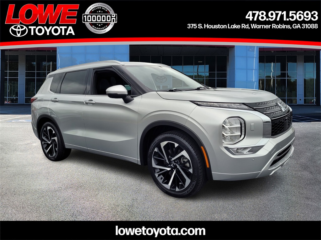 2023 Mitsubishi Outlander SEL's photo