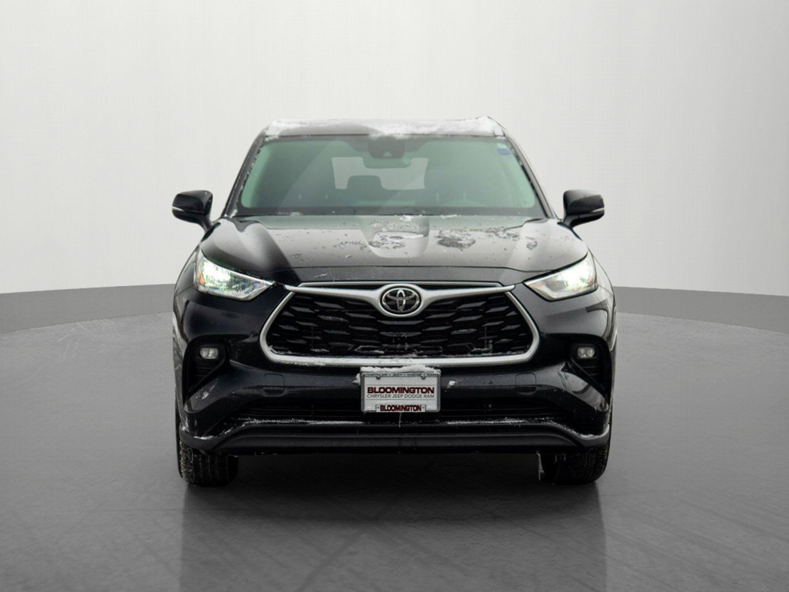 Used 2025 Toyota Highlander XLE with VIN 5TDKDRBH9SS582832 for sale in Minneapolis, Minnesota