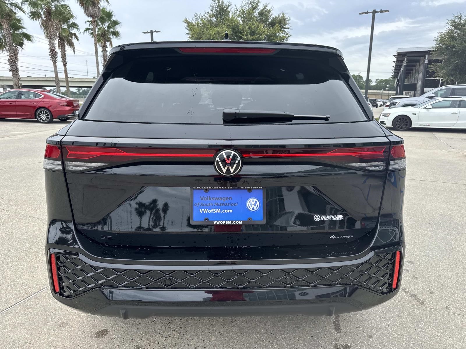 2025 Volkswagen Tiguan SE R-Line Black photo 3