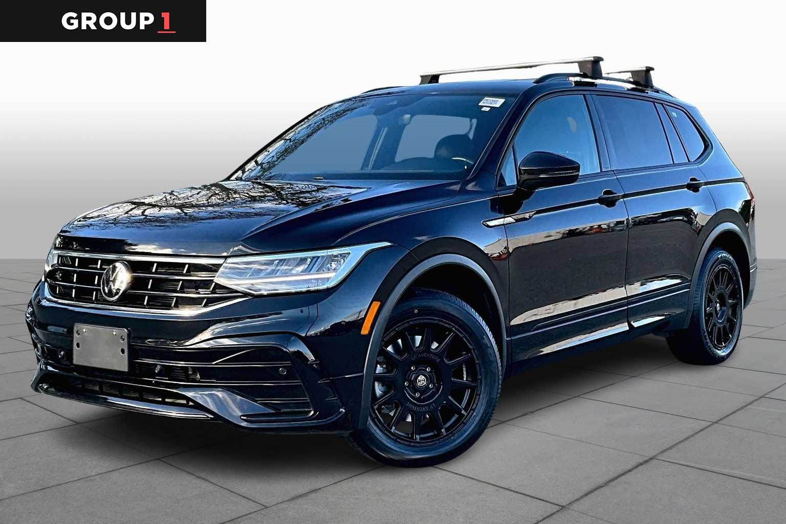 2024 Volkswagen Tiguan SE R-LINE BLACK's photo