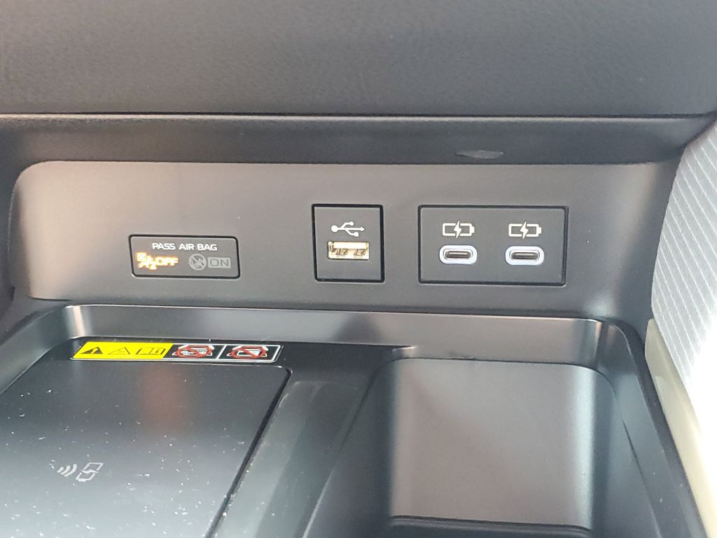2025 Toyota Camry SE photo 25