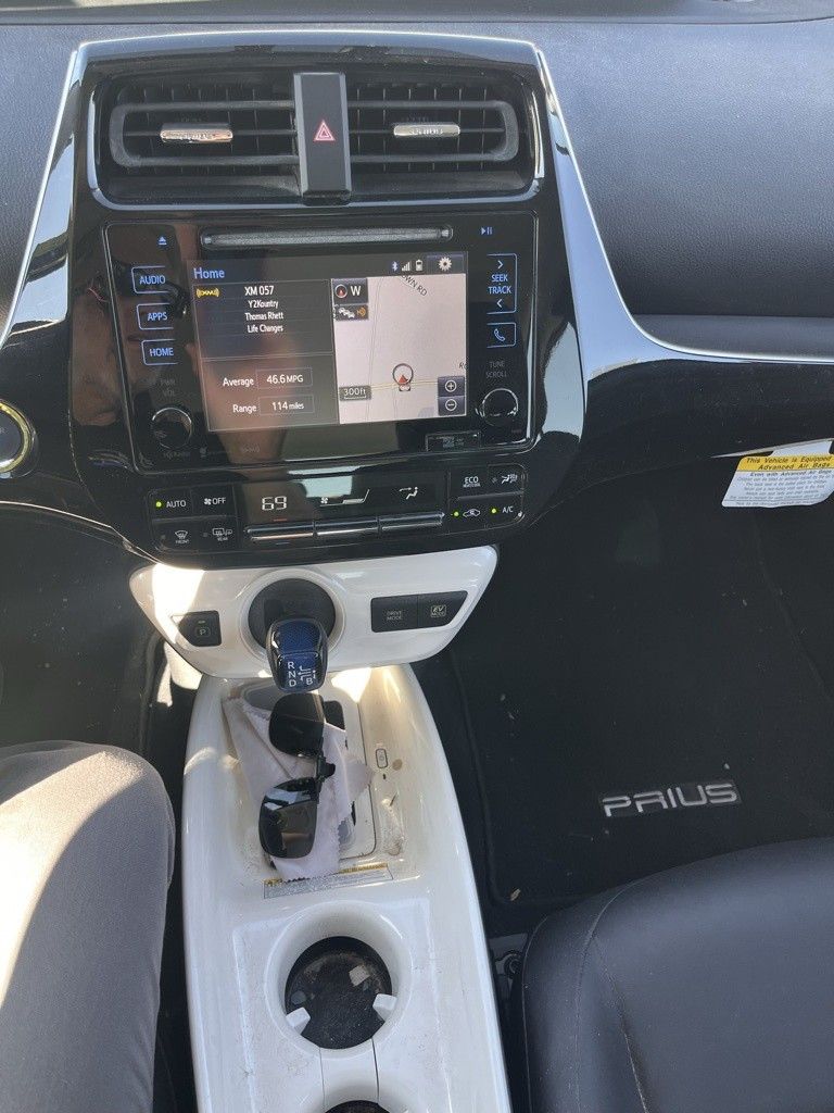 2016 Toyota Prius Four photo 10