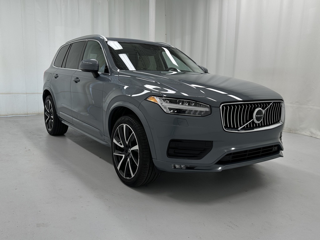 2022 Volvo XC90 T6 Momentum photo 2