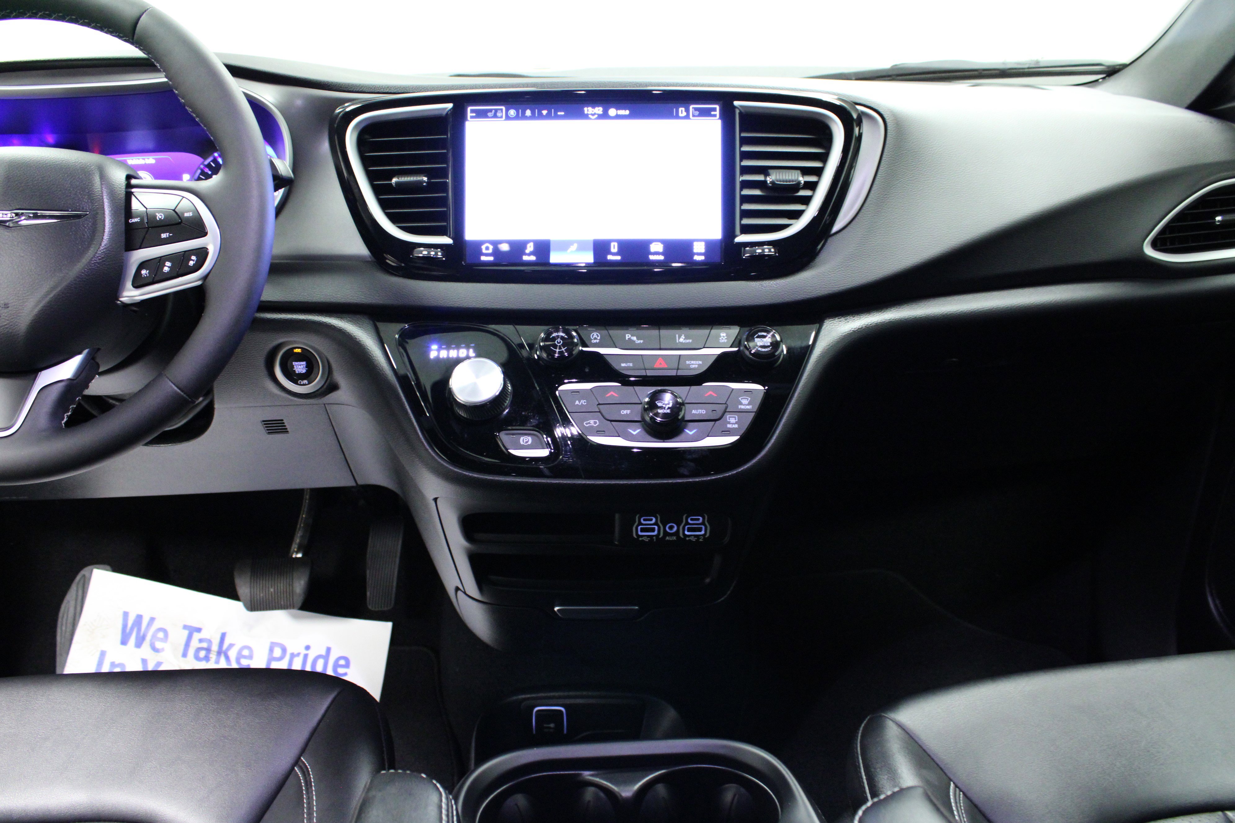 2025 Chrysler Pacifica photo 16