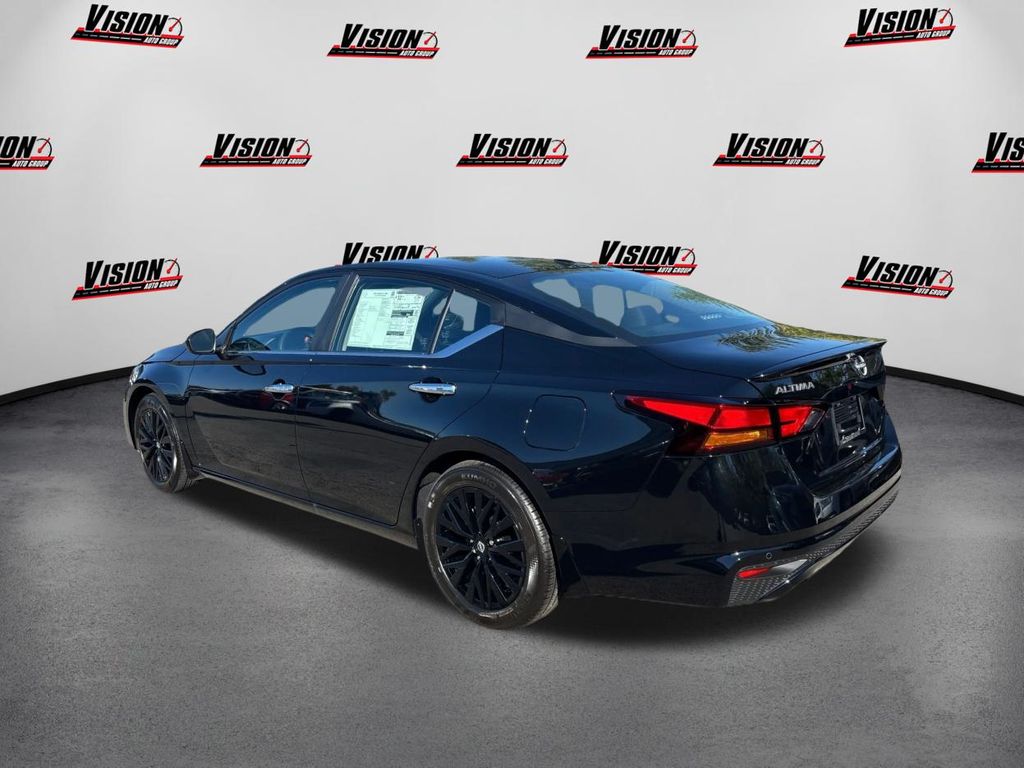 2025 Nissan Altima 2.5 SV photo 7