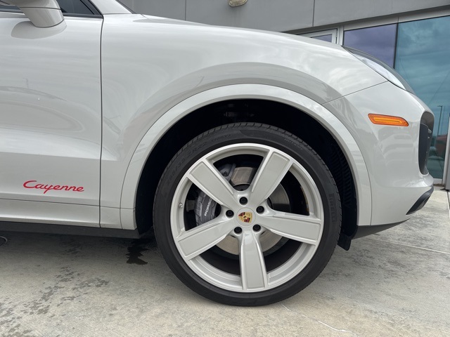 2022 Porsche Cayenne Platinum Edition photo 9