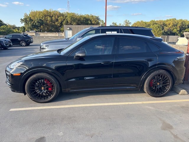 2023 Porsche Cayenne GTS Coupe photo 2