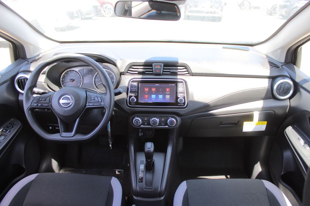 2025 Nissan Versa 1.6 S photo 14