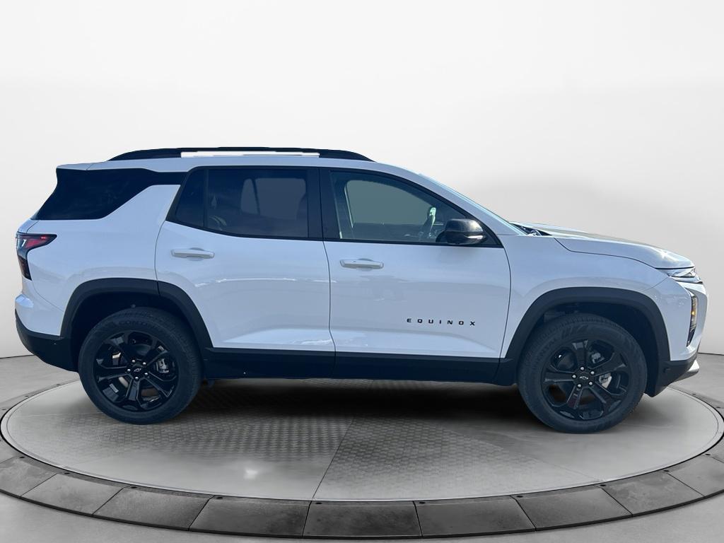 2026 Chevrolet Equinox LT photo 2