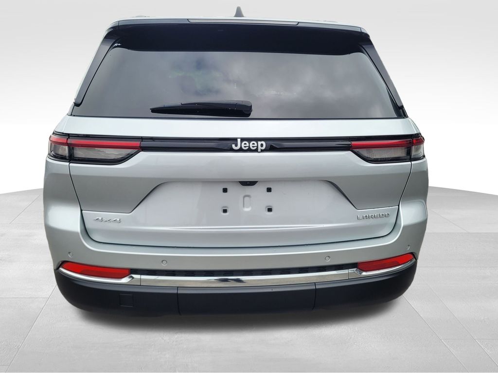2024 Jeep Grand Cherokee Laredo photo 4