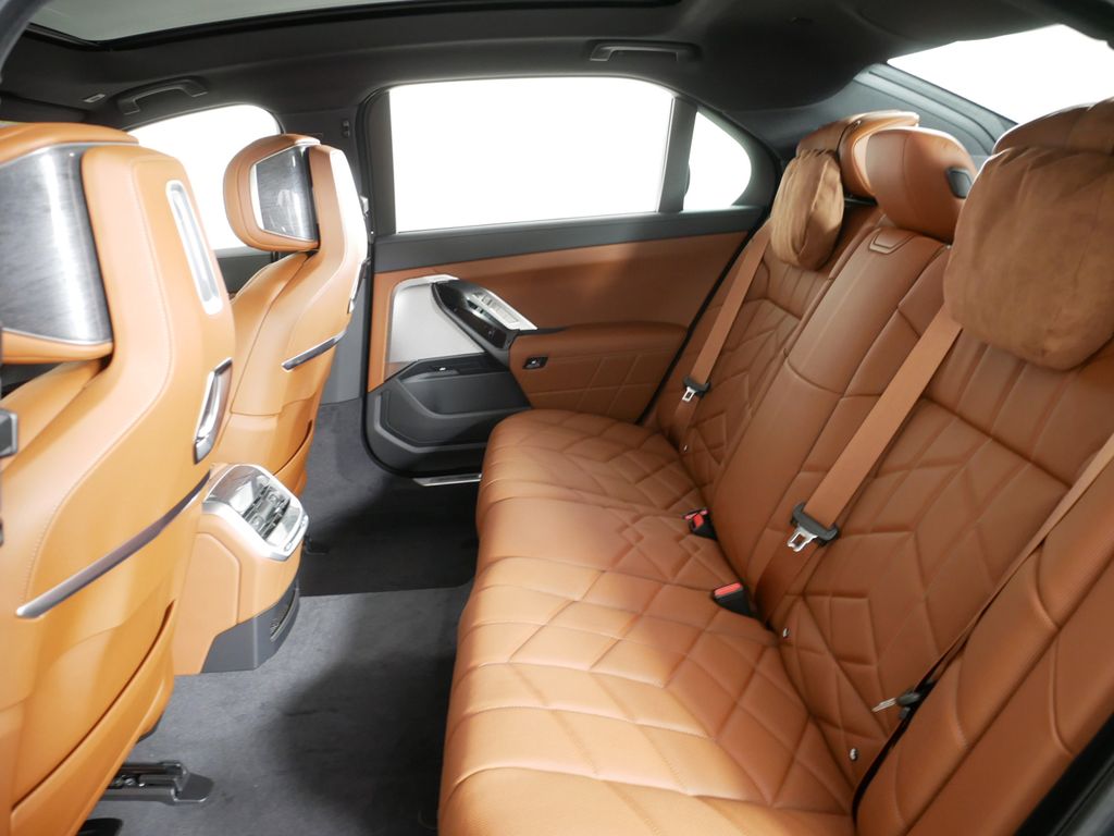 2025 Bmw 750e 750e xDrive photo 26