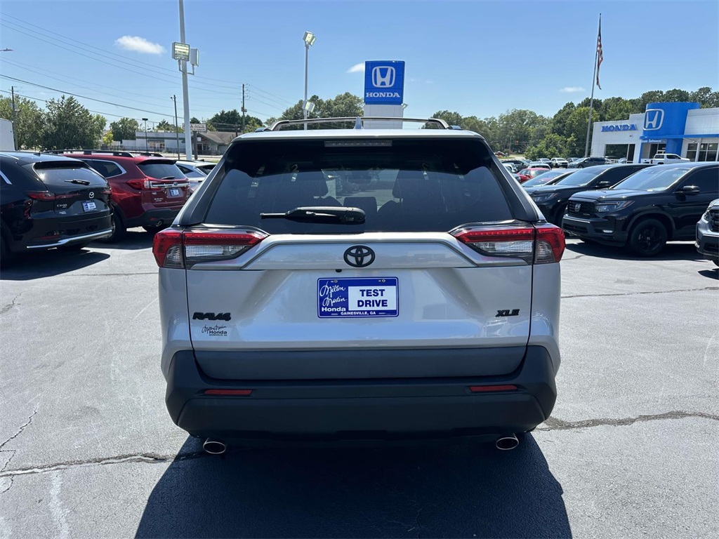 2021 Toyota RAV4 XLE Premium photo 25