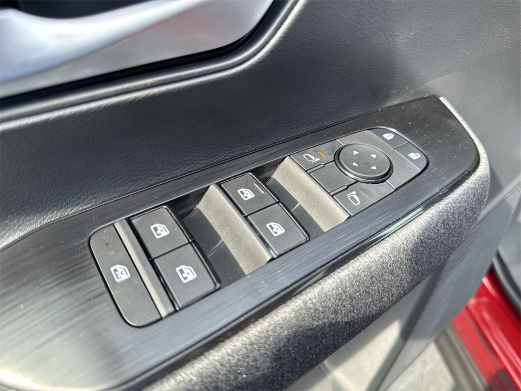 2025 Nissan Kicks SV photo 17