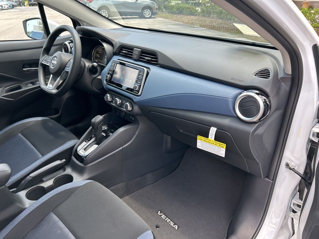 2025 Nissan Versa SV photo 29
