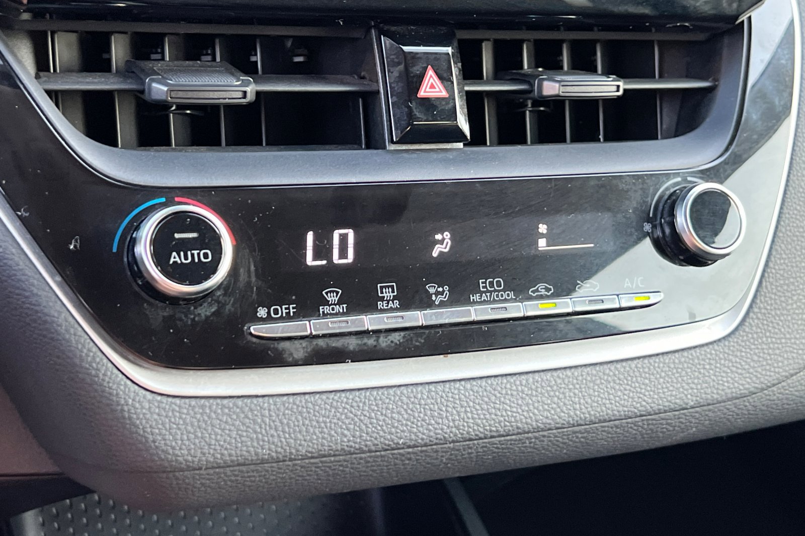 2022 Toyota Corolla LE photo 18