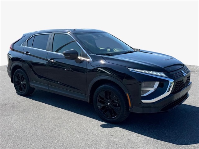 2022 Mitsubishi Eclipse Cross LE photo 2