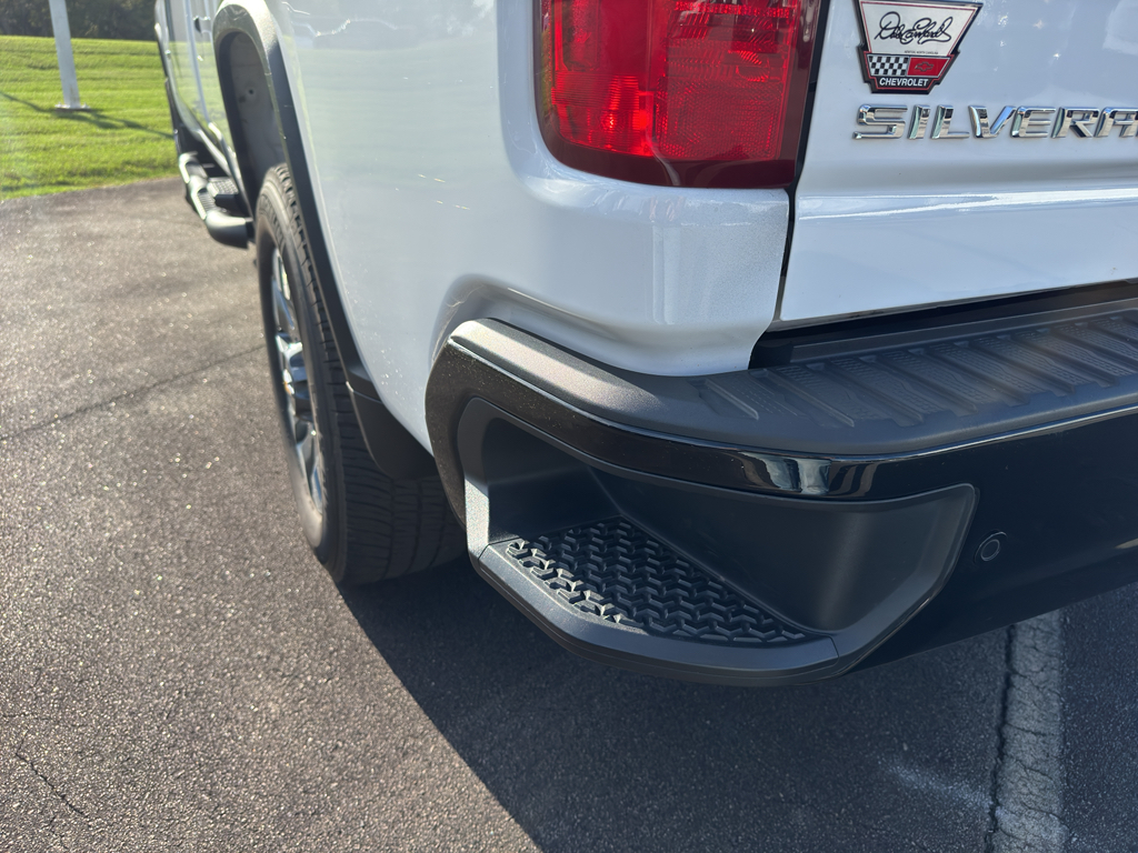 2024 Chevrolet Silverado Custom photo 4